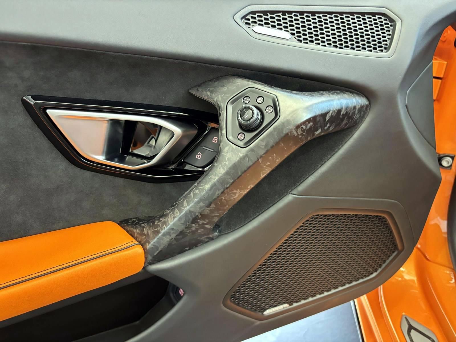 Used 2021 Lamborghini Huracan EVO RWD image 23
