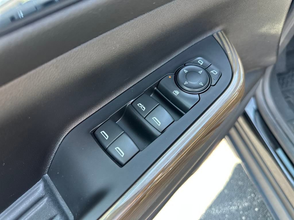 Used 2023 GMC Acadia SLE image 13