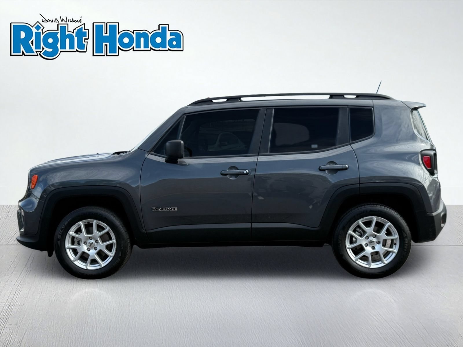 Used 2022 Jeep Renegade Latitude w/ Convenience Group AWD/4WD image 3