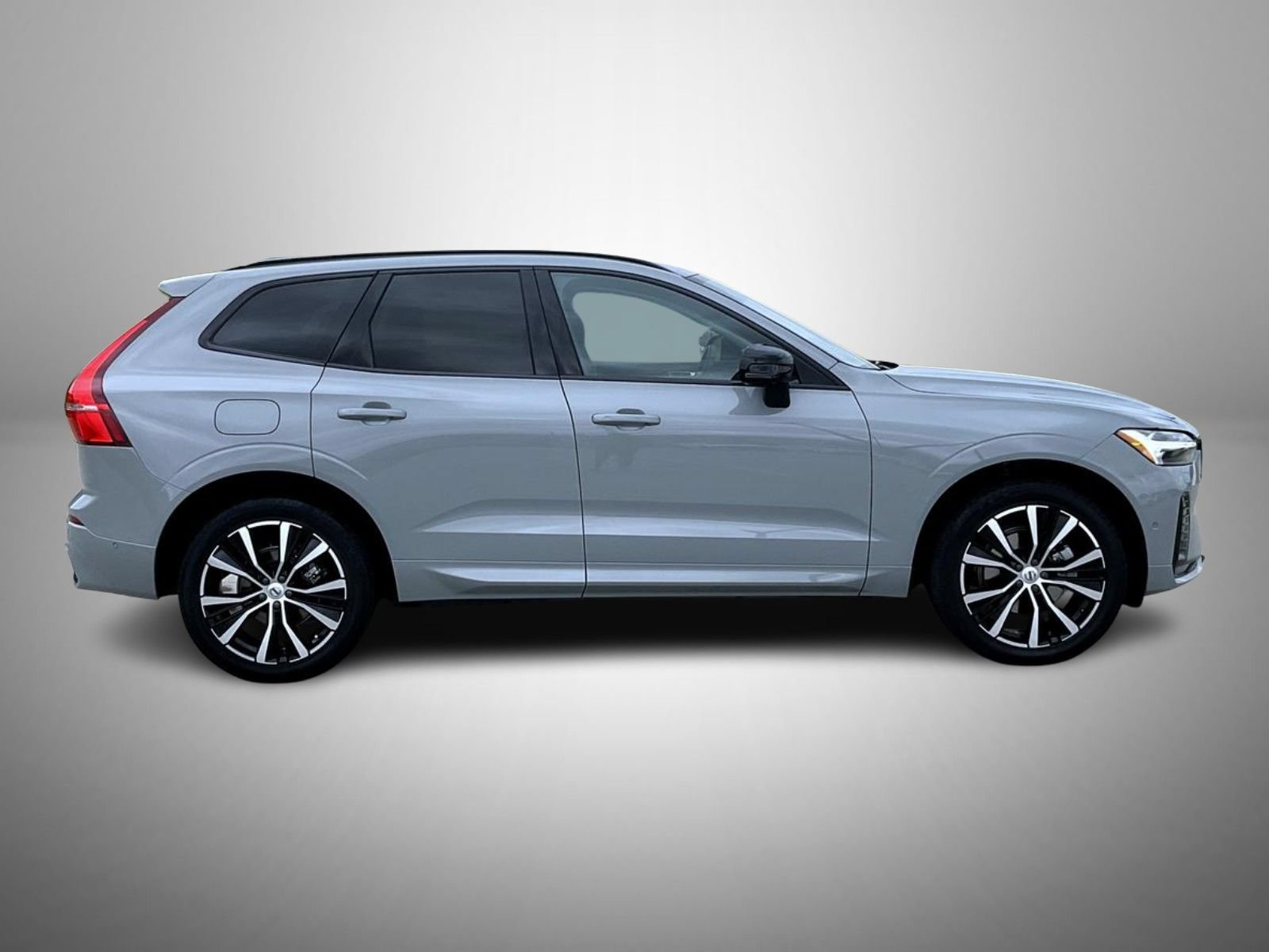 Used 2024 Volvo XC60 B5 Plus w/ Protection Package Premier AWD/4WD image 4