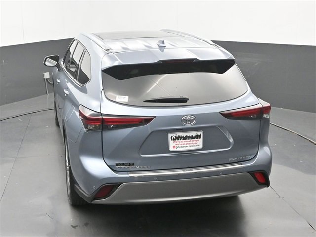 Used 2024 Toyota Highlander Platinum image 32
