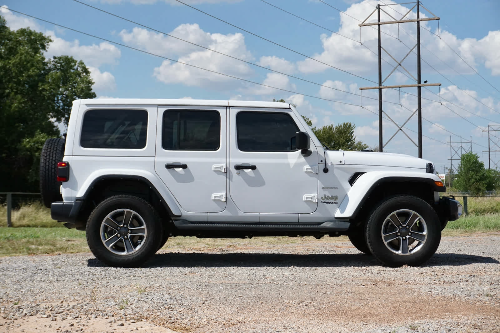 Used 2021 Jeep Wrangler Unlimited Sahara AWD/4WD image 2