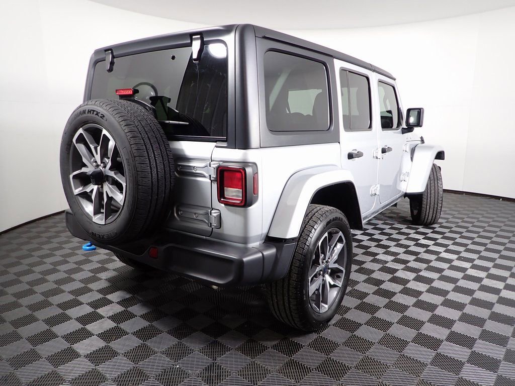 Used 2024 Jeep Wrangler Unlimited w/ Convenience Group image 15