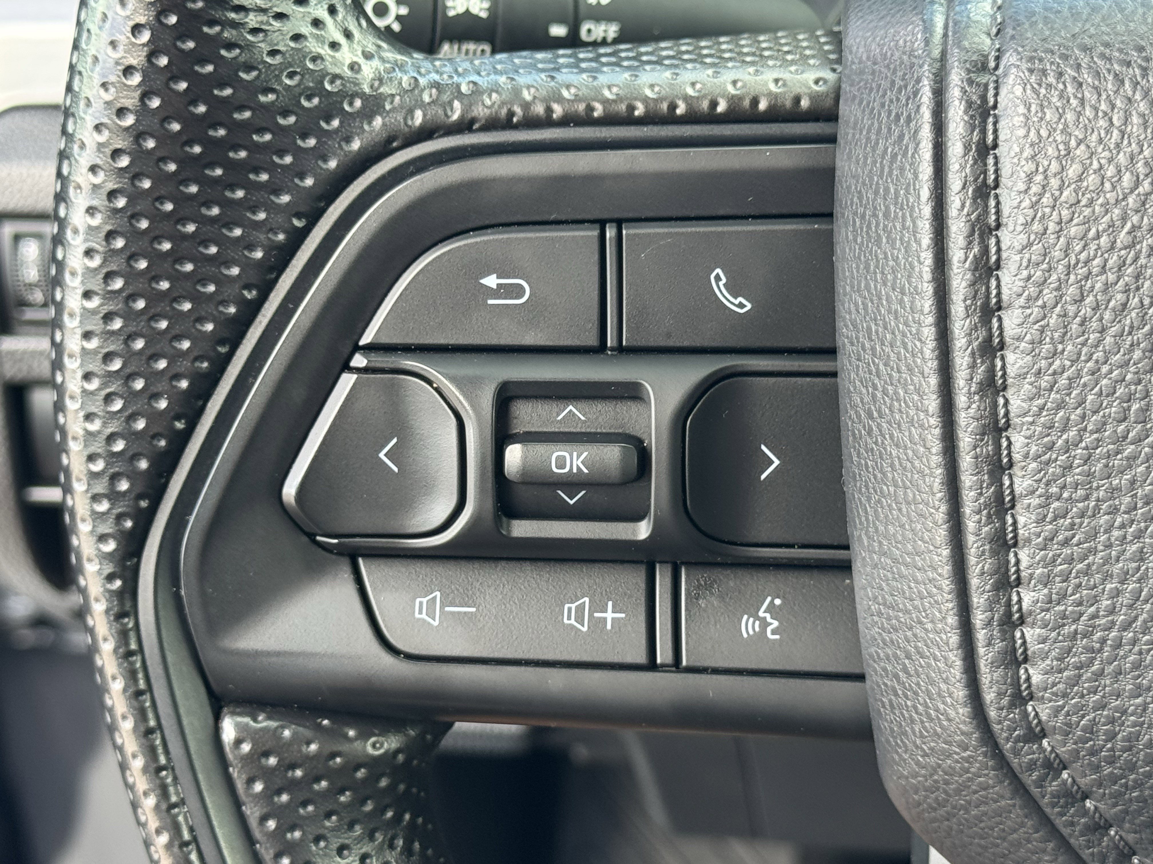 Used 2025 Toyota Tacoma SR5 AWD/4WD image 24
