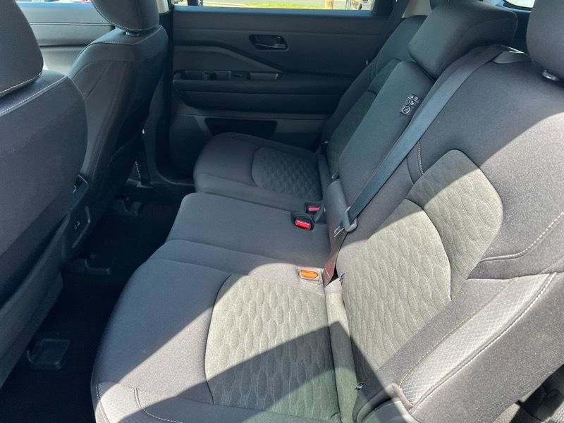 Used 2023 Nissan Pathfinder SV image 9