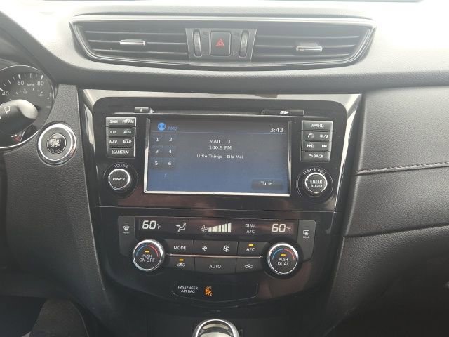 Used 2017 Nissan Rogue SV w/ SV Premium Package AWD/4WD image 29