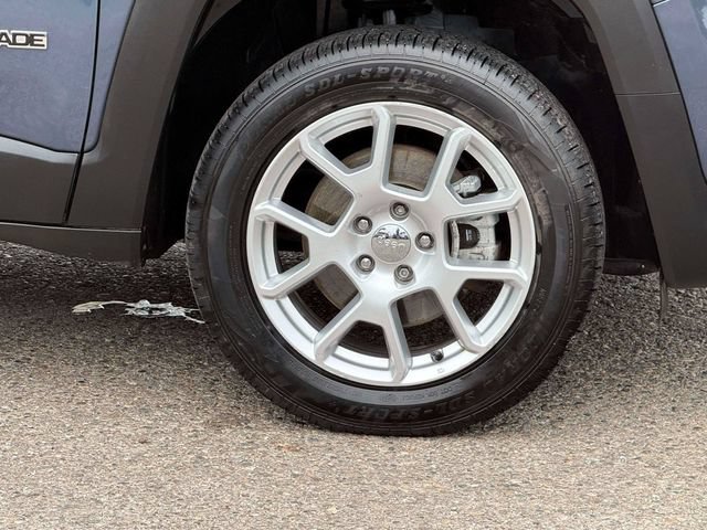 Certified 2021 Jeep Renegade Latitude w/ Convenience Group AWD/4WD image 8
