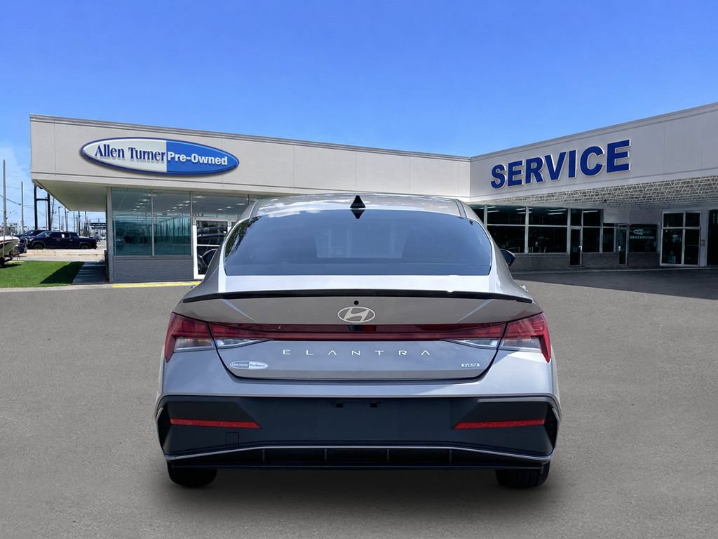Used 2026 Hyundai Elantra SEL FWD image 6