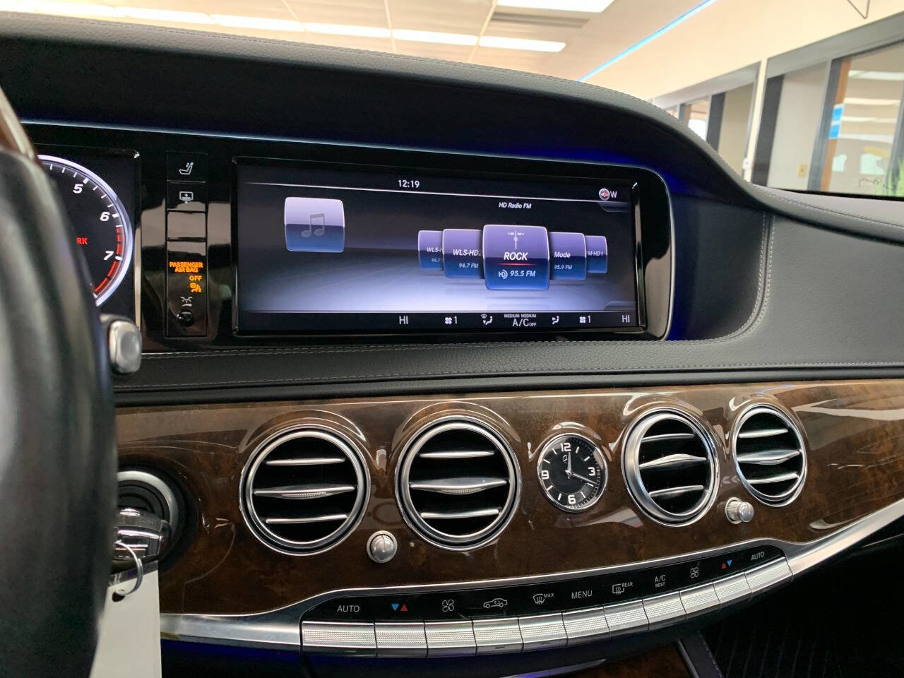 Used 2016 Mercedes-Benz S 550 S 550 4MATIC AWD 4dr Sedan image 17