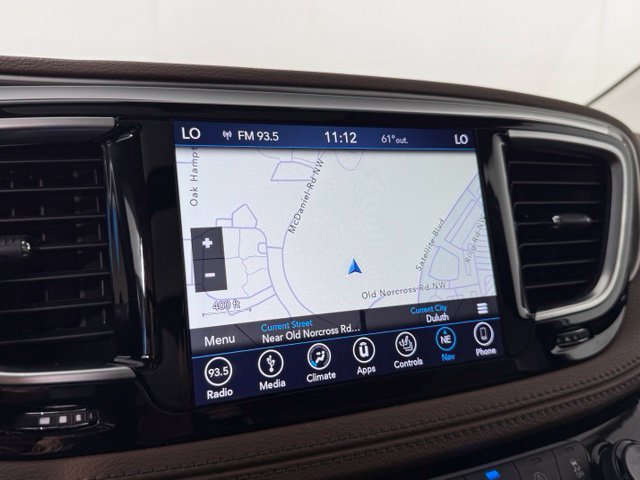 Used 2018 Chrysler Pacifica Limited w/ Tire & Wheel Group FWD image 20