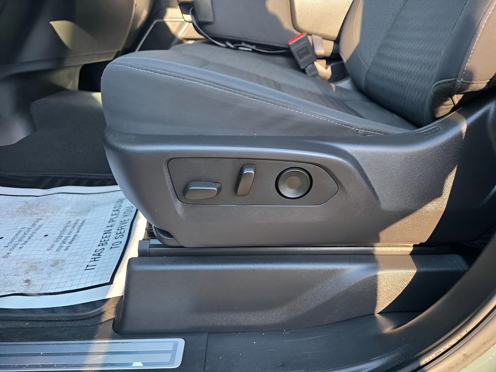 Used 2025 Chevrolet Silverado 1500 LT image 15