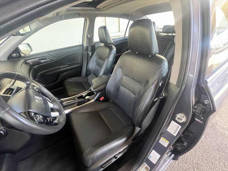 Used 2015 Honda Accord Touring image 11