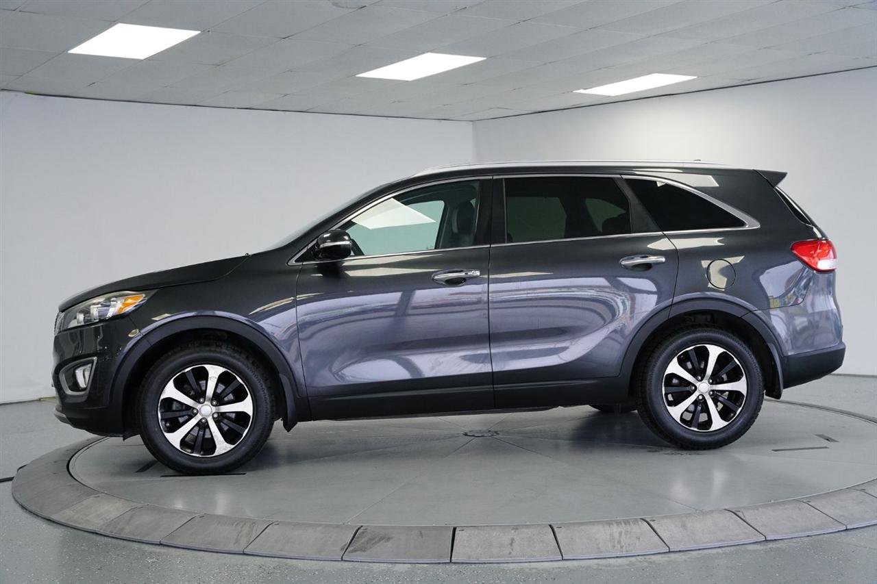 Used 2017 Kia Sorento EX image 4
