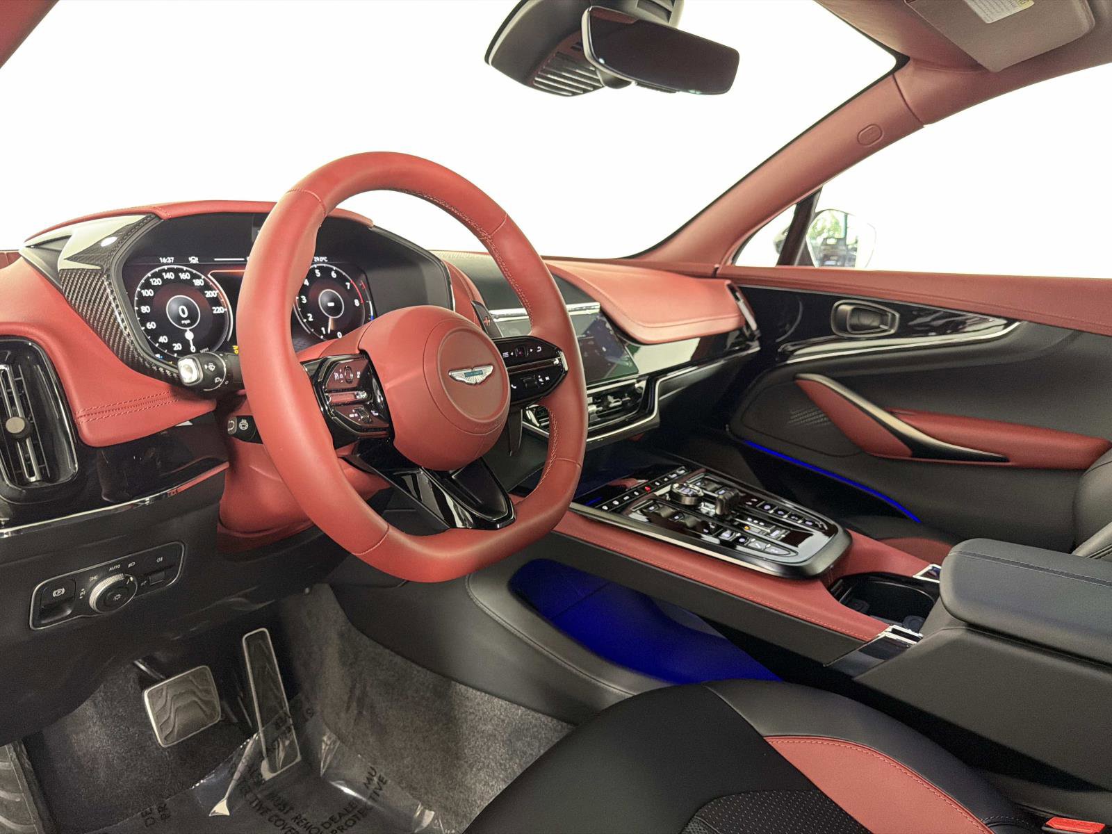 Used 2025 Aston Martin DBX 707 AWD/4WD image 40