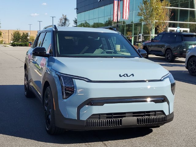 New 2027 Kia EV3 Wind FWD image 3