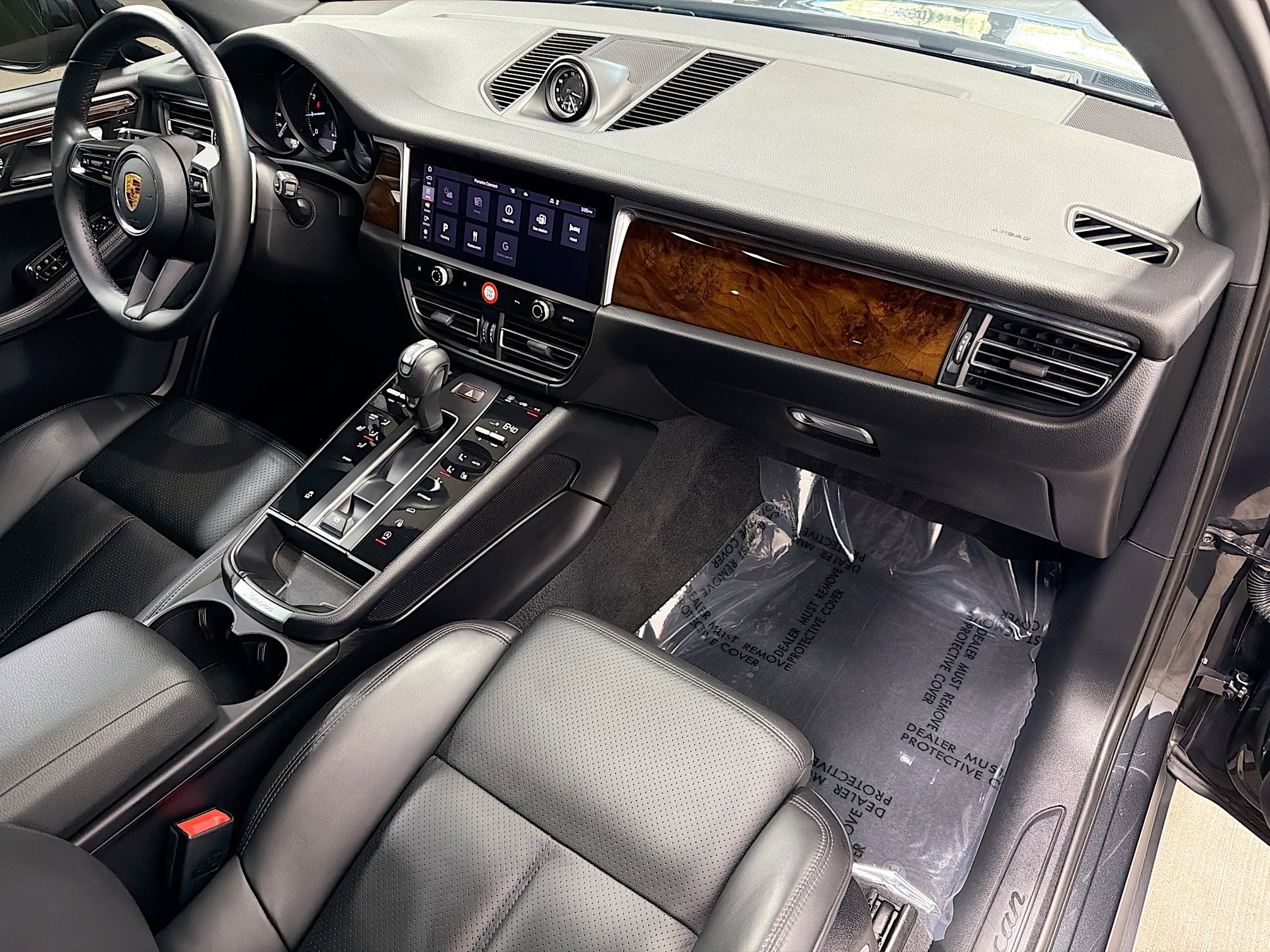 Certified 2022 Porsche Macan AWD/4WD image 14