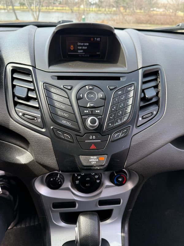 Used 2019 Ford Fiesta SE image 23