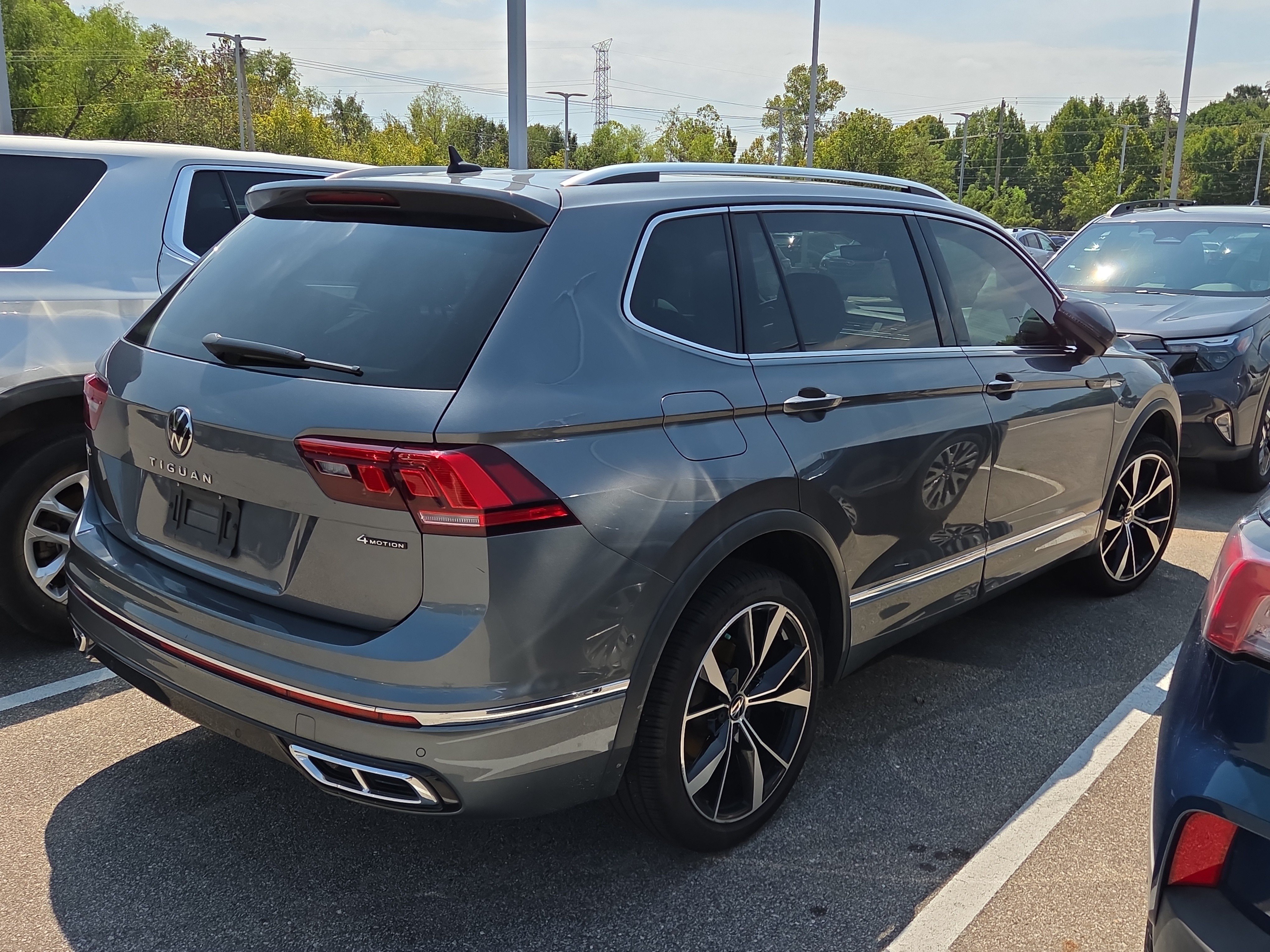 Used 2022 Volkswagen Tiguan SEL R-Line AWD/4WD image 6