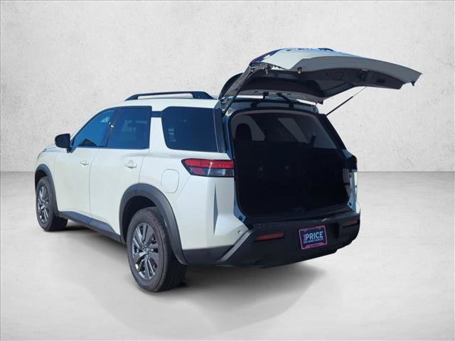 Used 2024 Nissan Pathfinder SV AWD/4WD image 8