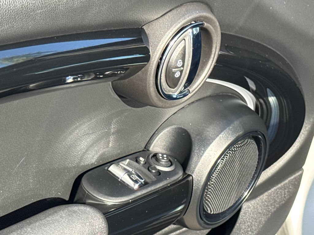 Used 2023 MINI Cooper 2-Door Hardtop FWD image 24