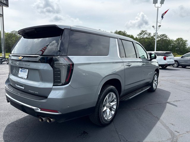 Used 2025 Chevrolet Suburban Premier RWD image 3