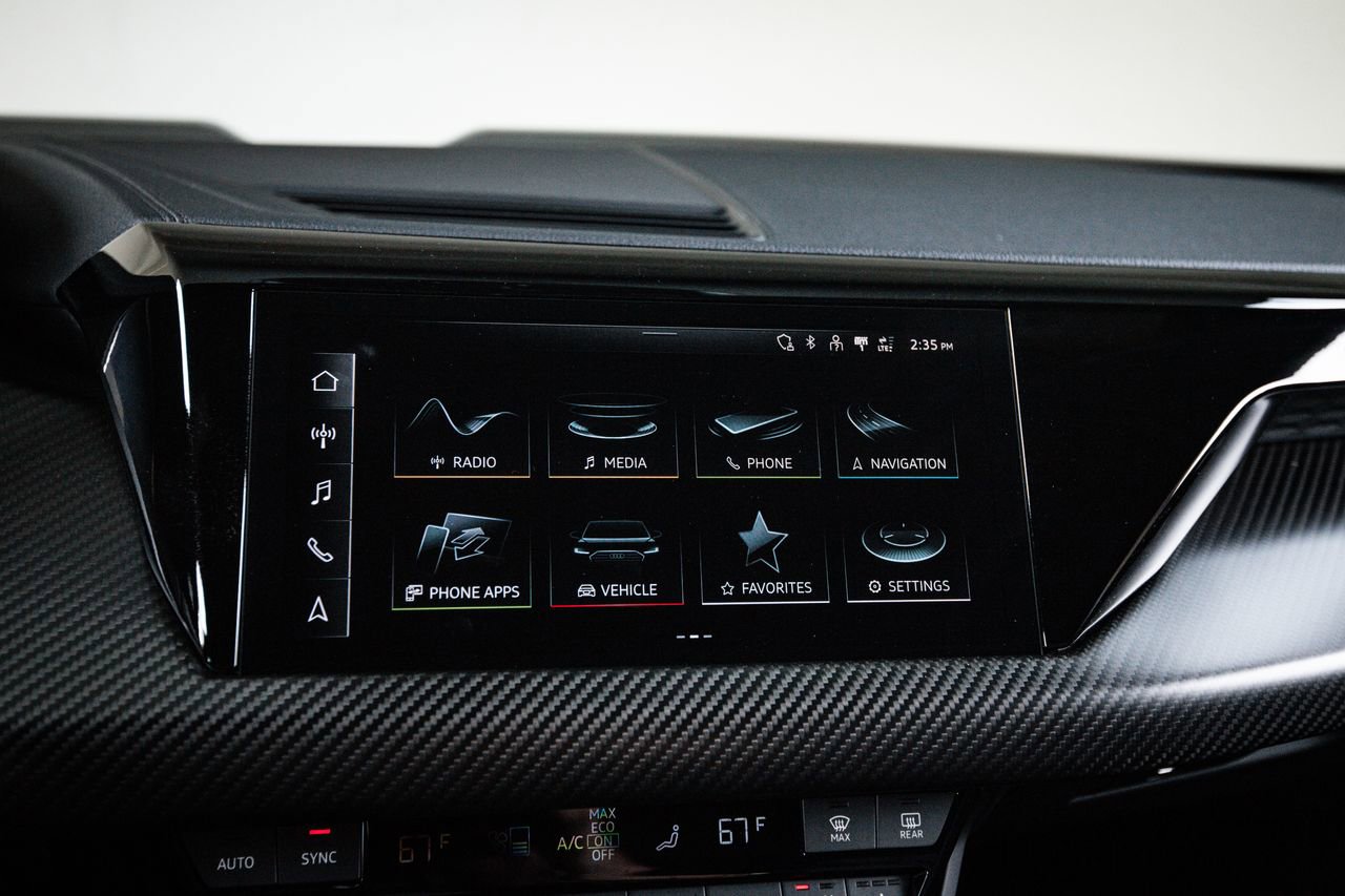 Used 2022 Audi e-tron GT Premium Plus AWD/4WD image 18