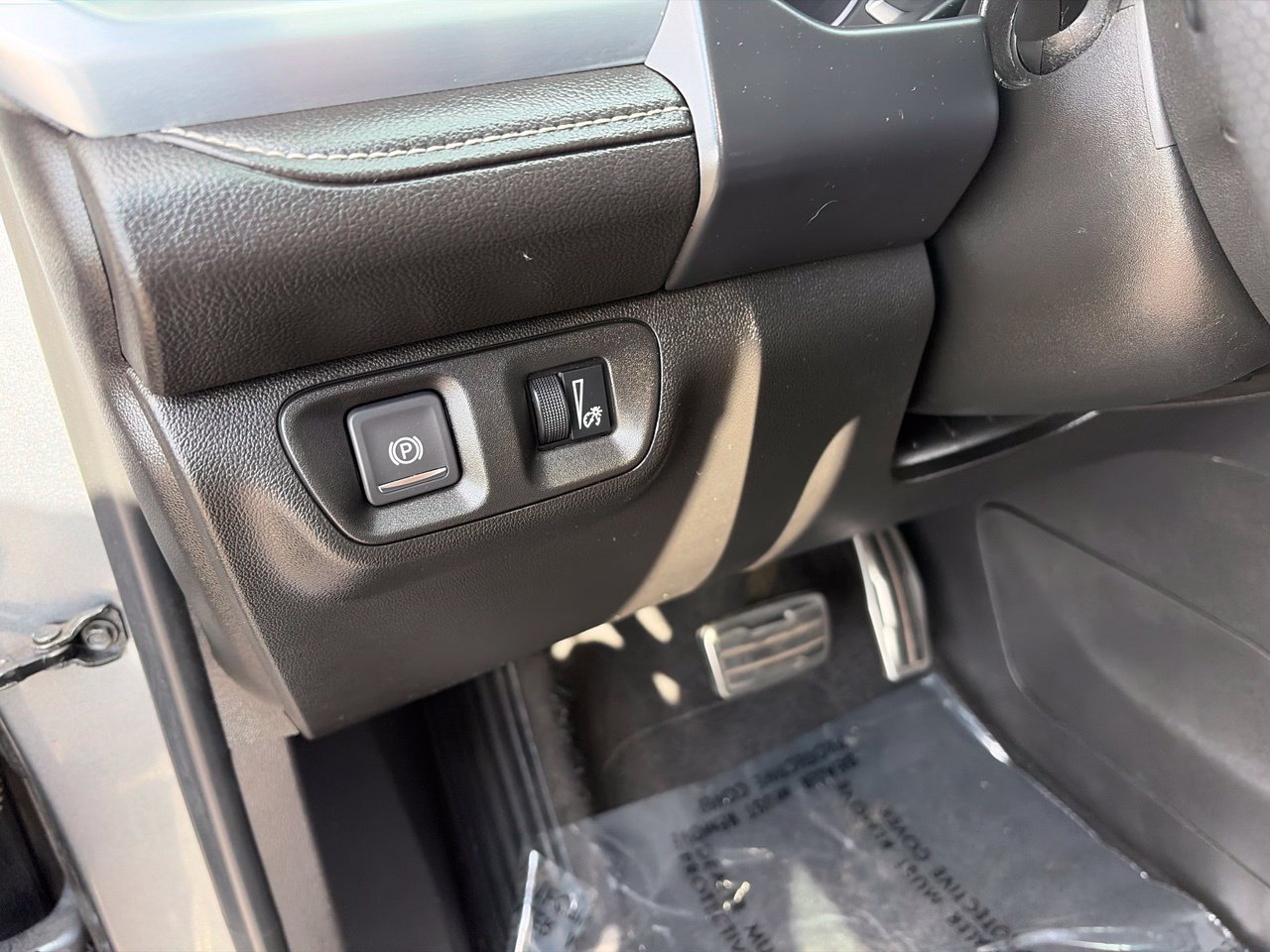 Used 2021 GMC Acadia SLE w/ Driver Convenience Package FWD image 23