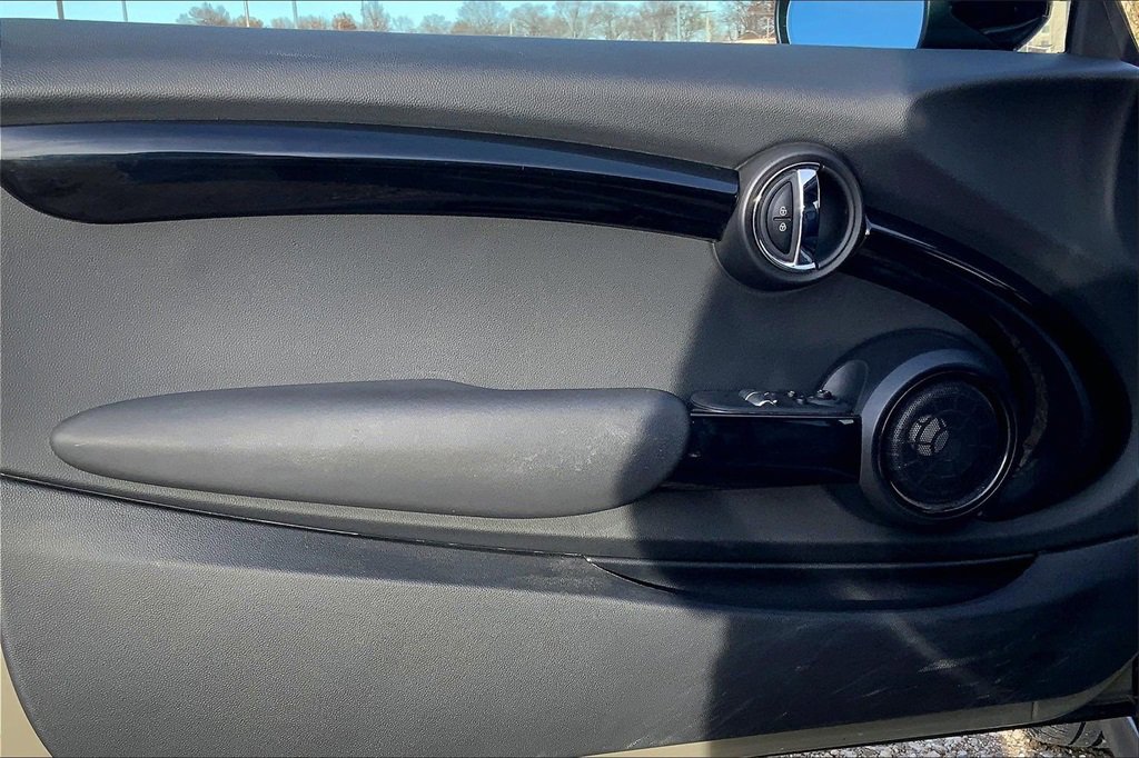 Used 2020 MINI Cooper S w/ Premium Package image 19