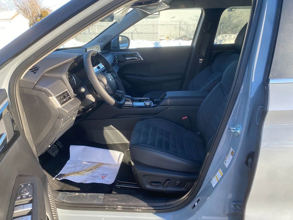 New 2026 Mitsubishi Outlander SE image 12