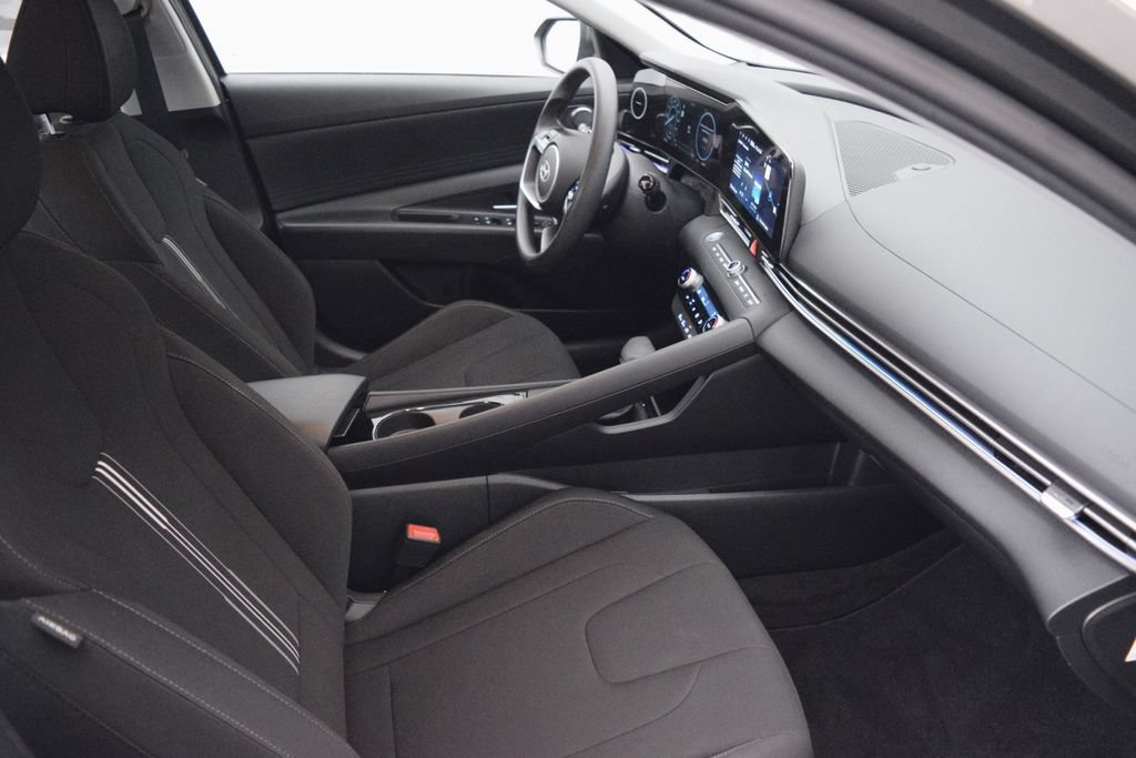Used 2024 Hyundai Elantra Blue FWD image 16