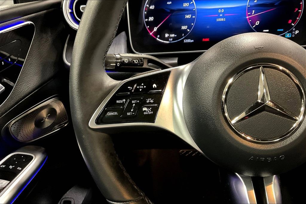 Used 2025 Mercedes-Benz GLC 300 4MATIC image 11