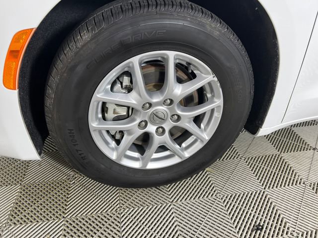 Used 2023 Chrysler Voyager LX image 26