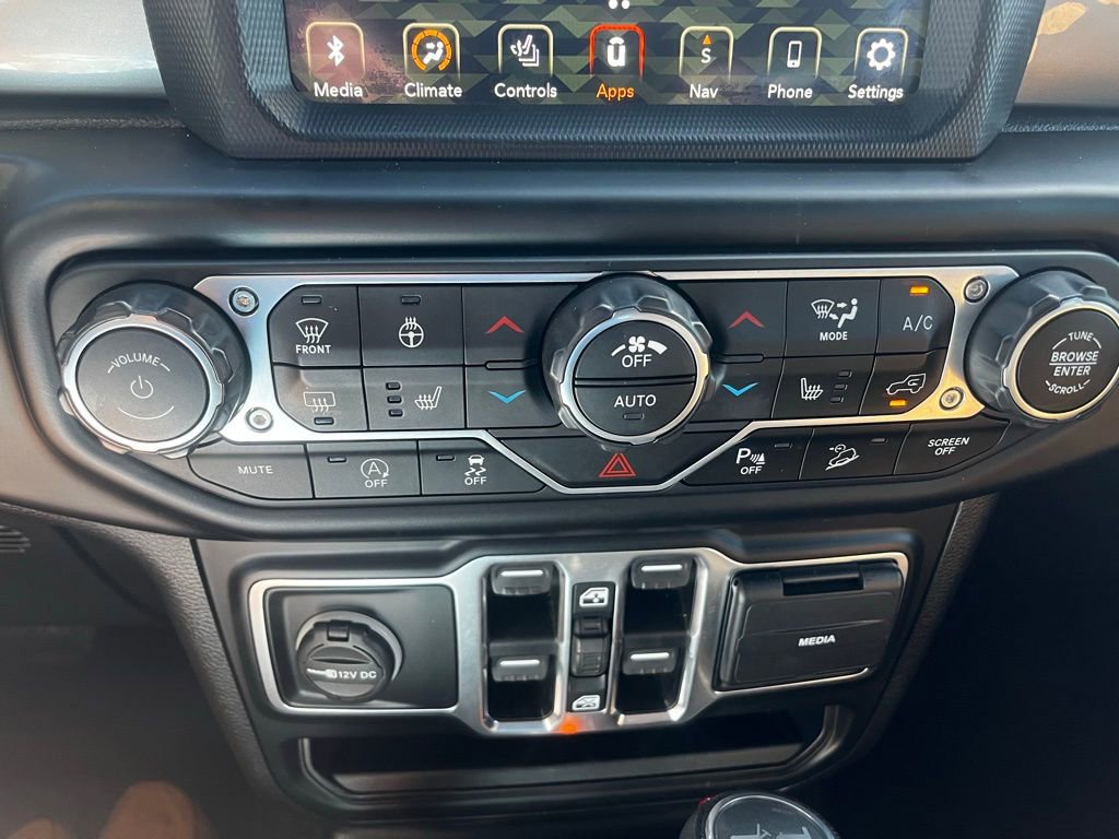 Used 2020 Jeep Wrangler Unlimited Sahara image 23