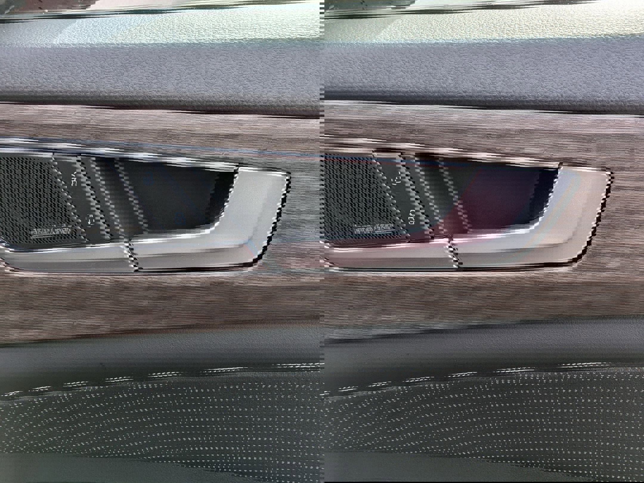 Used 2024 Volkswagen Atlas SEL Premium R-Line image 38