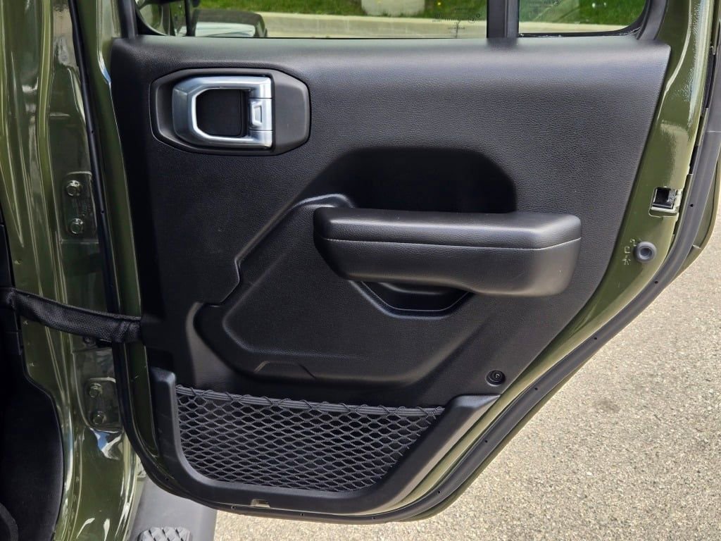 Used 2021 Jeep Gladiator Willys image 7
