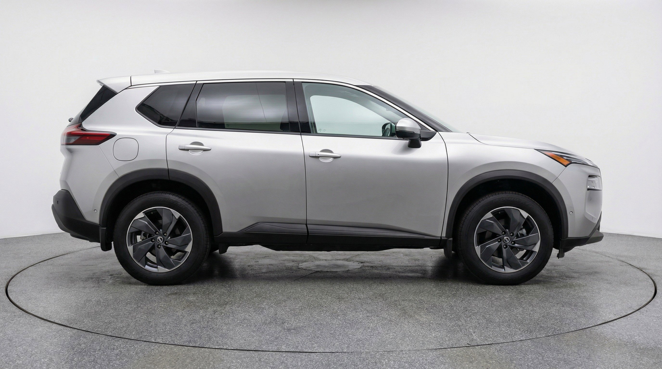 Used 2025 Nissan Rogue SV image 11