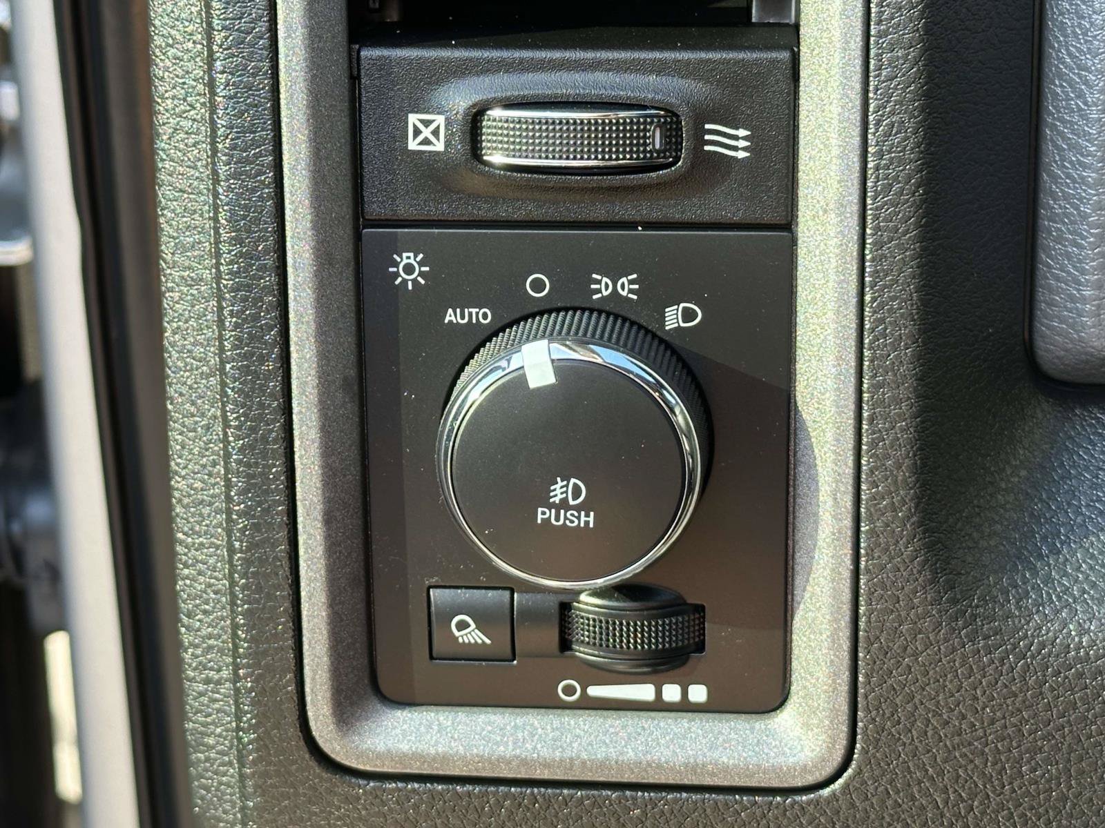 Used 2018 RAM 1500 Express w/ Express Value Package AWD/4WD image 15