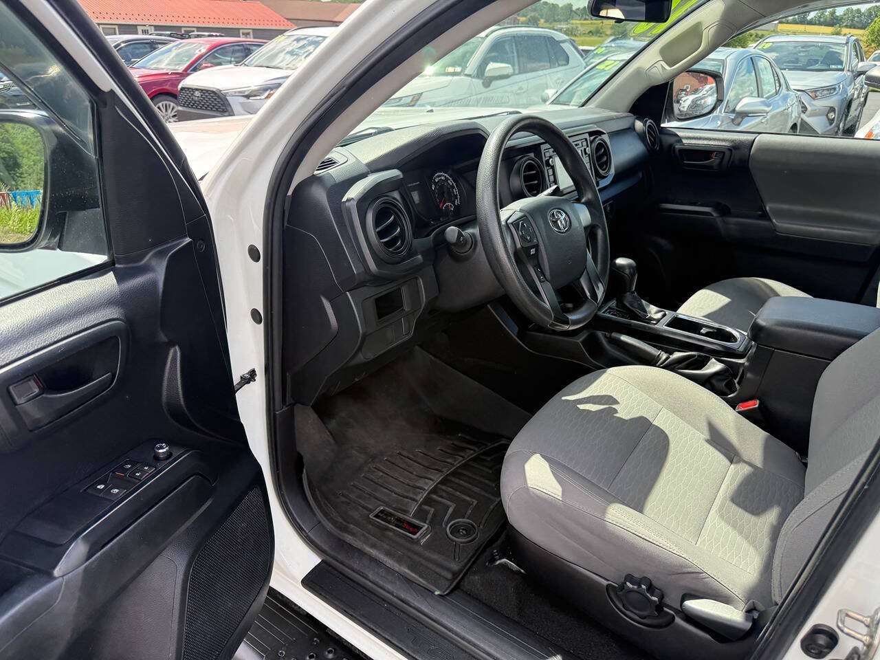 Used 2016 Toyota Tacoma SR AWD/4WD image 8