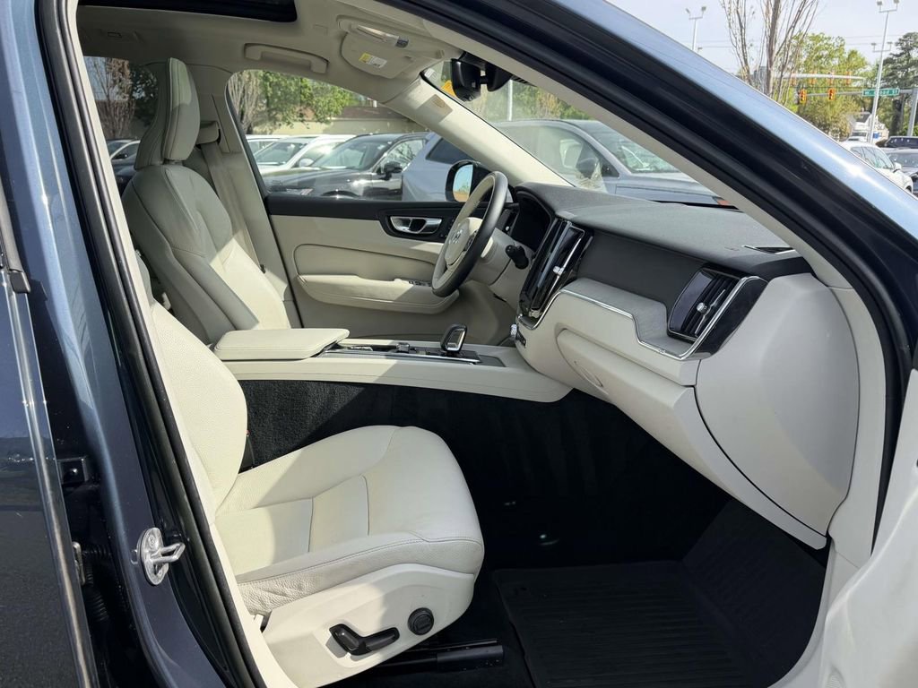 Used 2023 Volvo XC60 B5 Plus w/ Protection Package Premier image 12