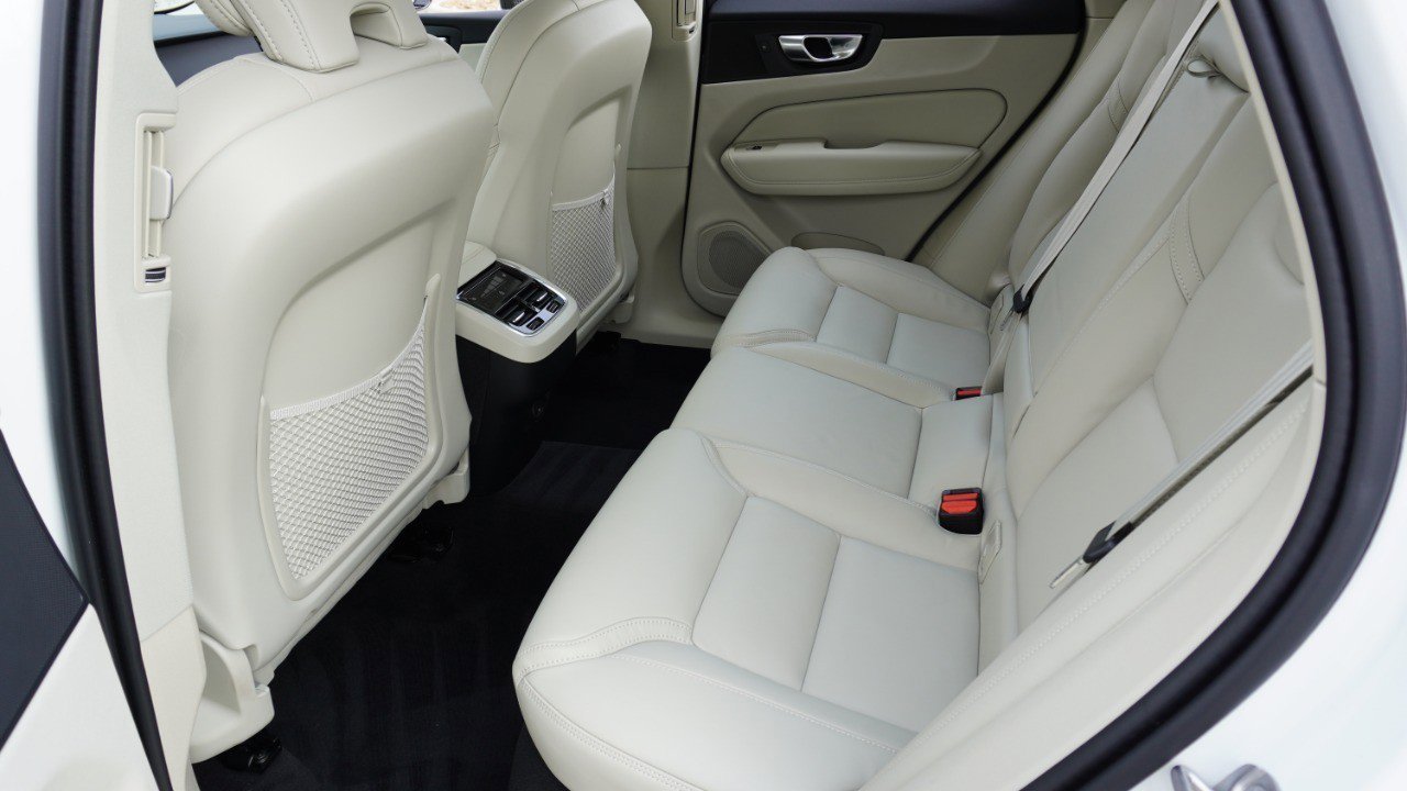 Used 2025 Volvo XC60 B5 Ultra w/ Protection Package Premier image 31