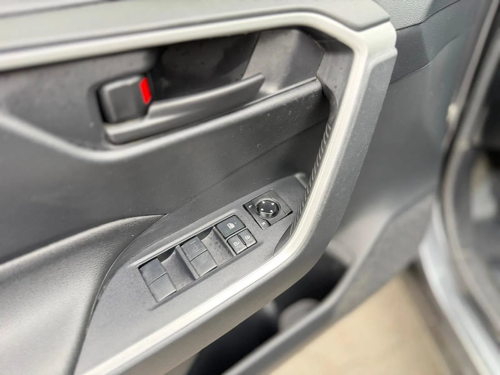 Used 2019 Toyota RAV4 LE w/ All Weather Liner Package AWD/4WD image 30