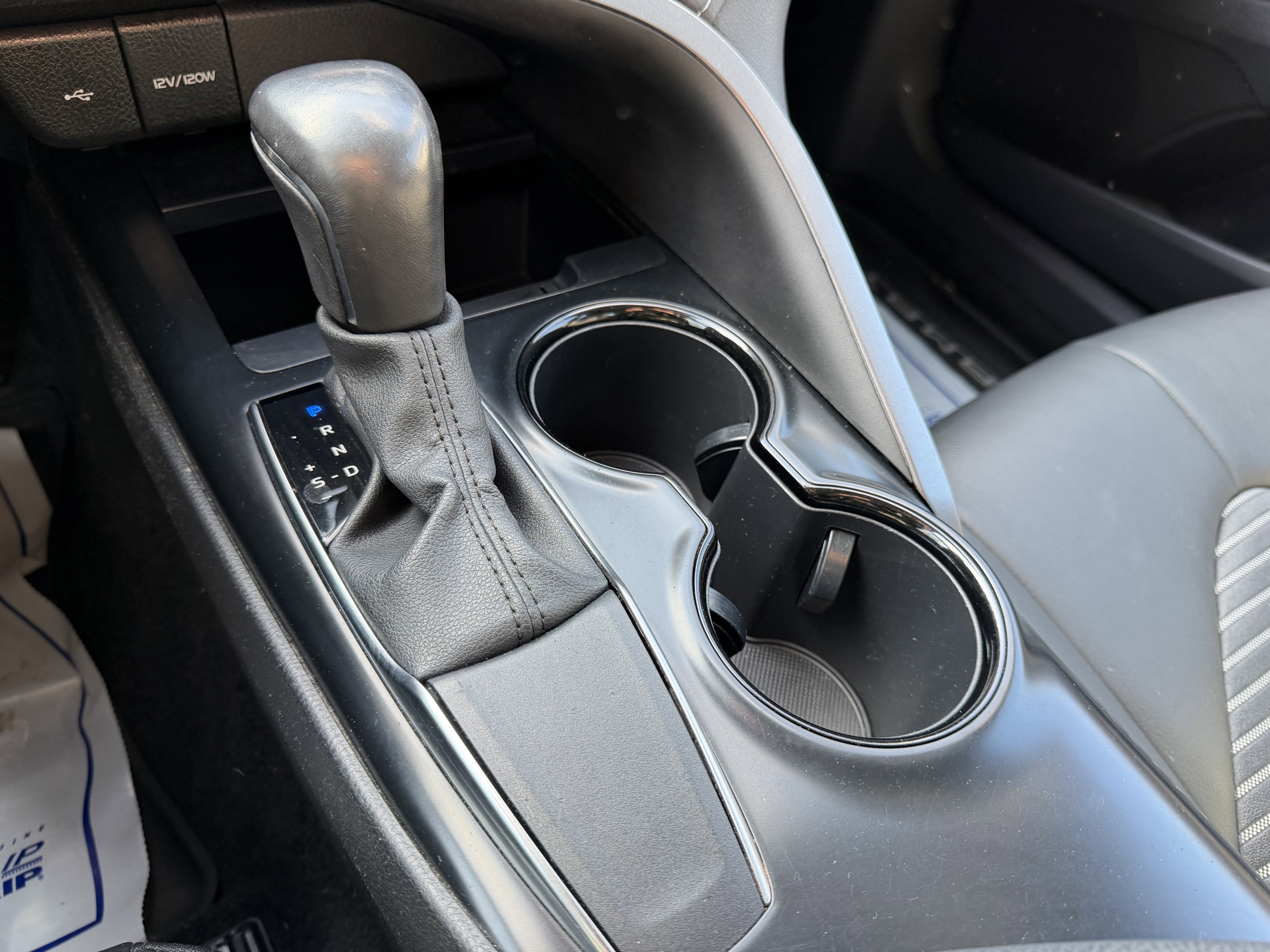 Used 2020 Toyota Camry image 16