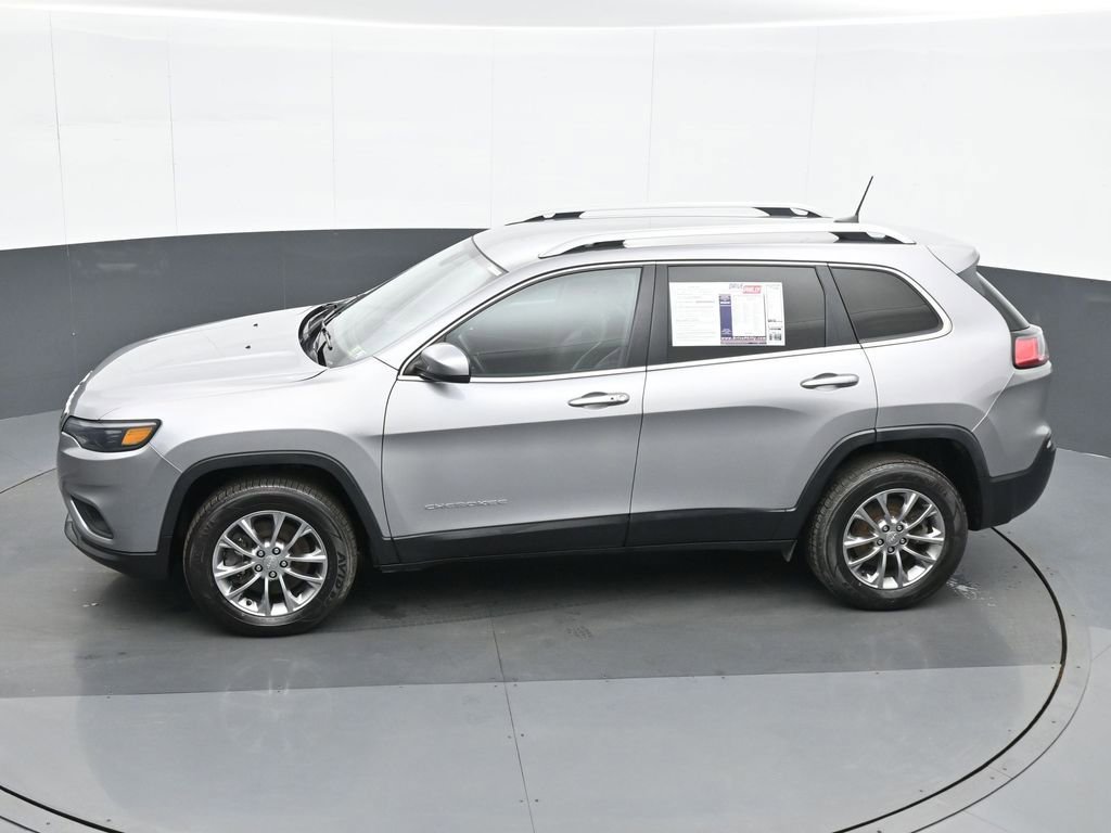 Used 2019 Jeep Cherokee Latitude Plus w/ Cold Weather Group AWD/4WD image 18