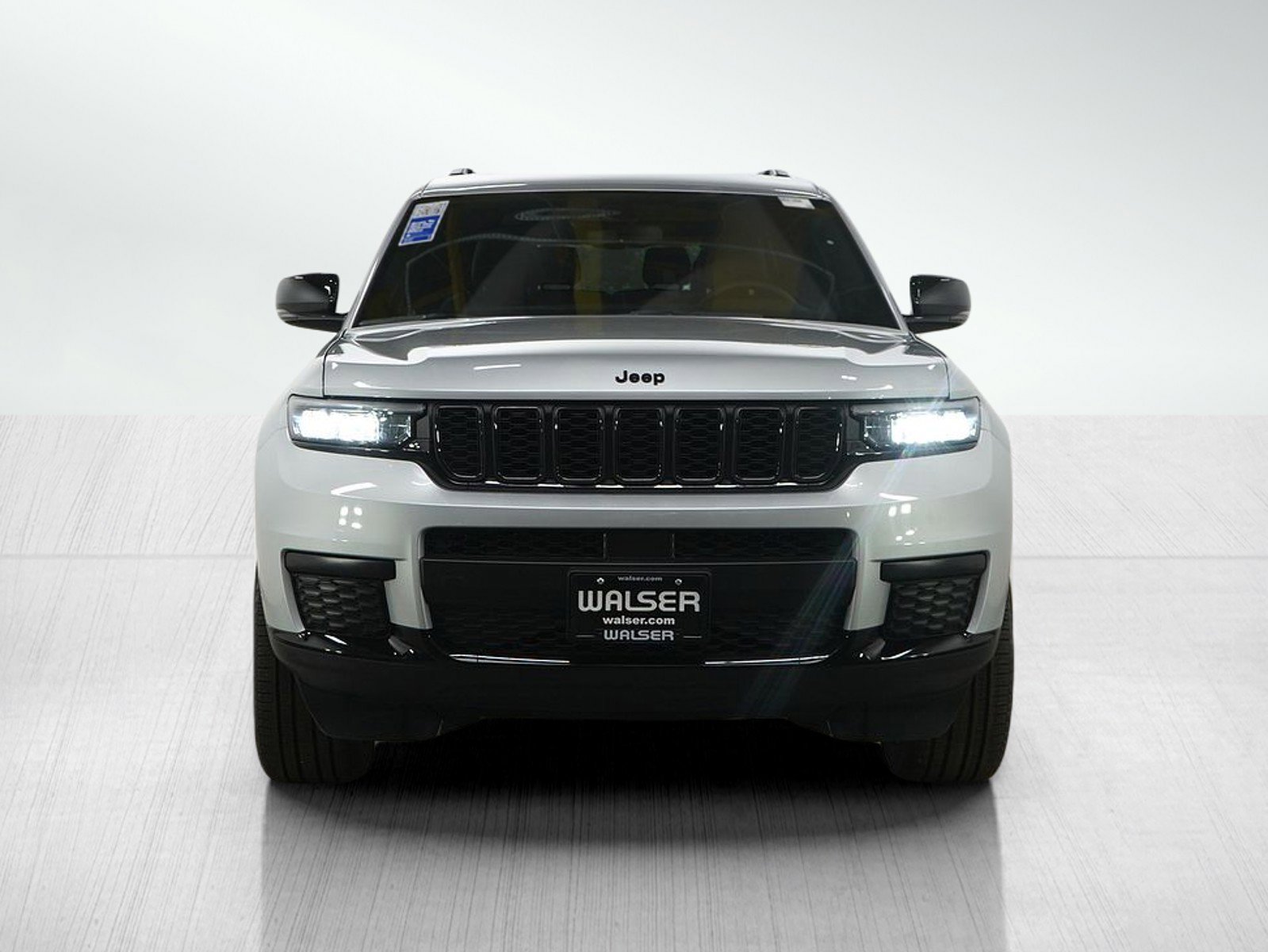 Used 2024 Jeep Grand Cherokee L Altitude AWD/4WD image 8