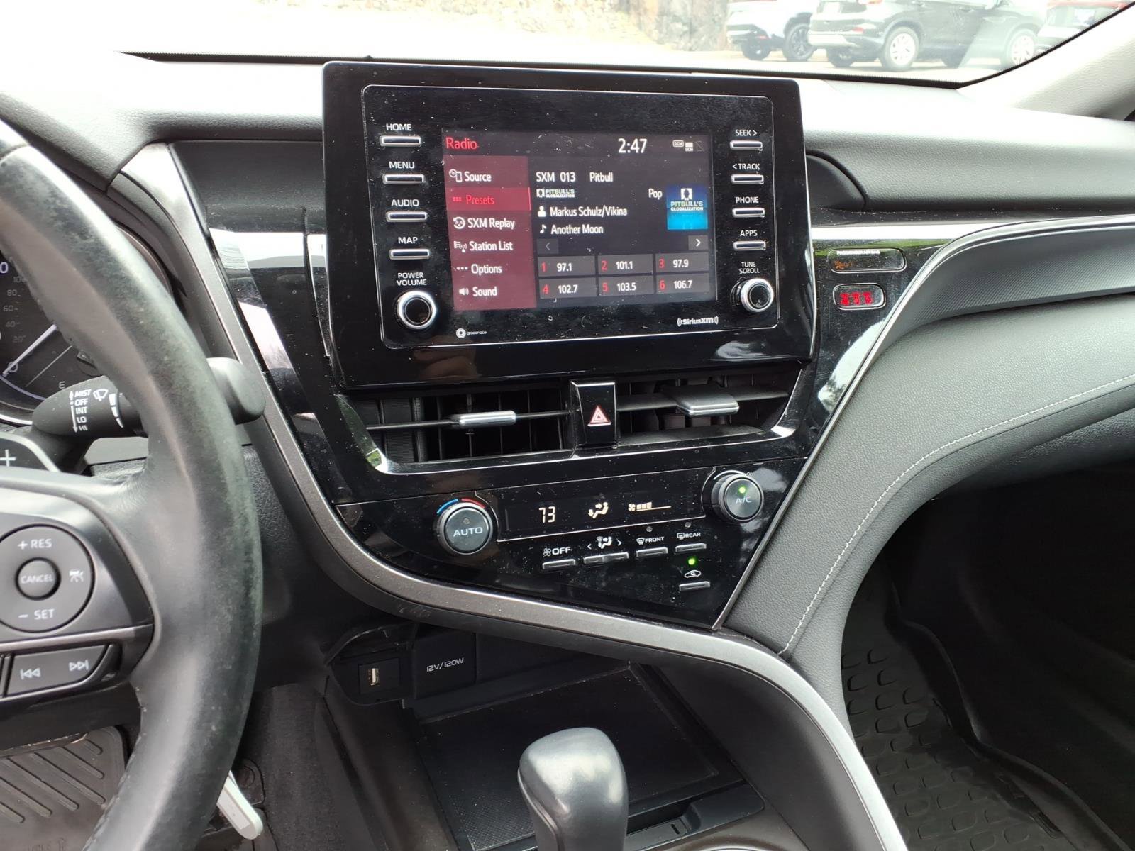 Used 2021 Toyota Camry SE image 9