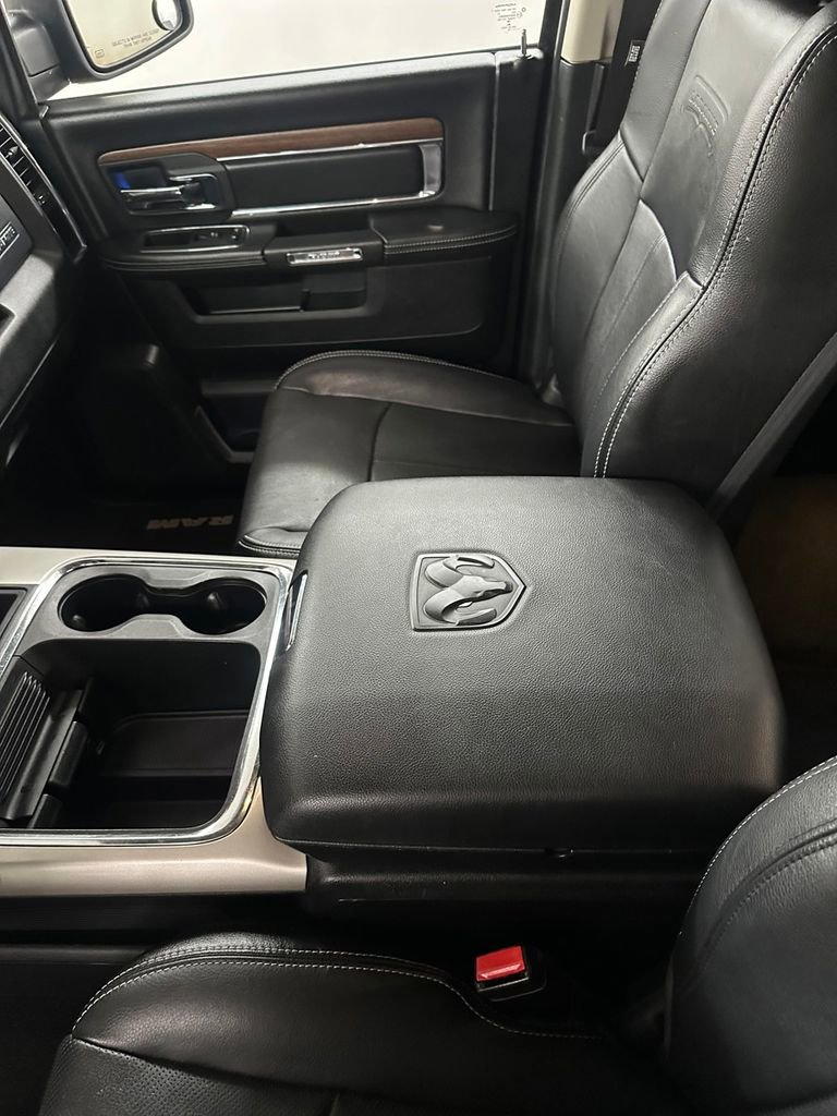 Used 2018 RAM 1500 Laramie w/ Convenience Group AWD/4WD image 17