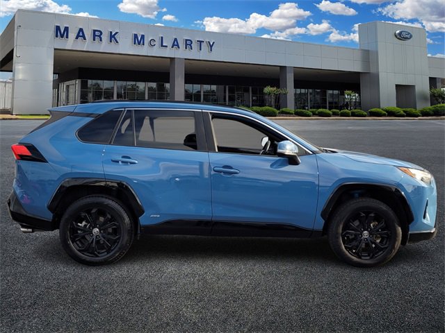 Used 2022 Toyota RAV4 SE image 2