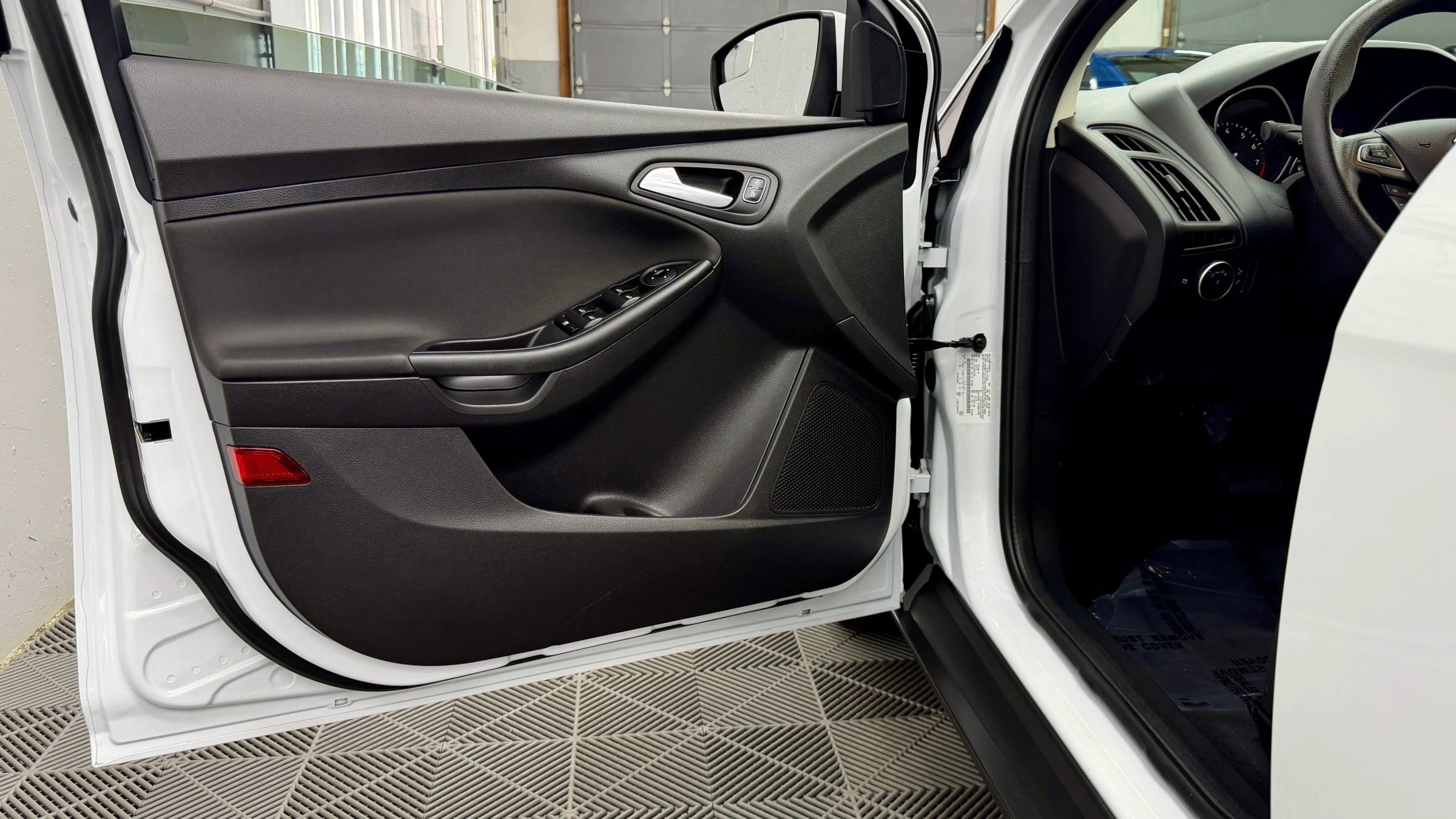 Used 2015 Ford Focus SE image 5