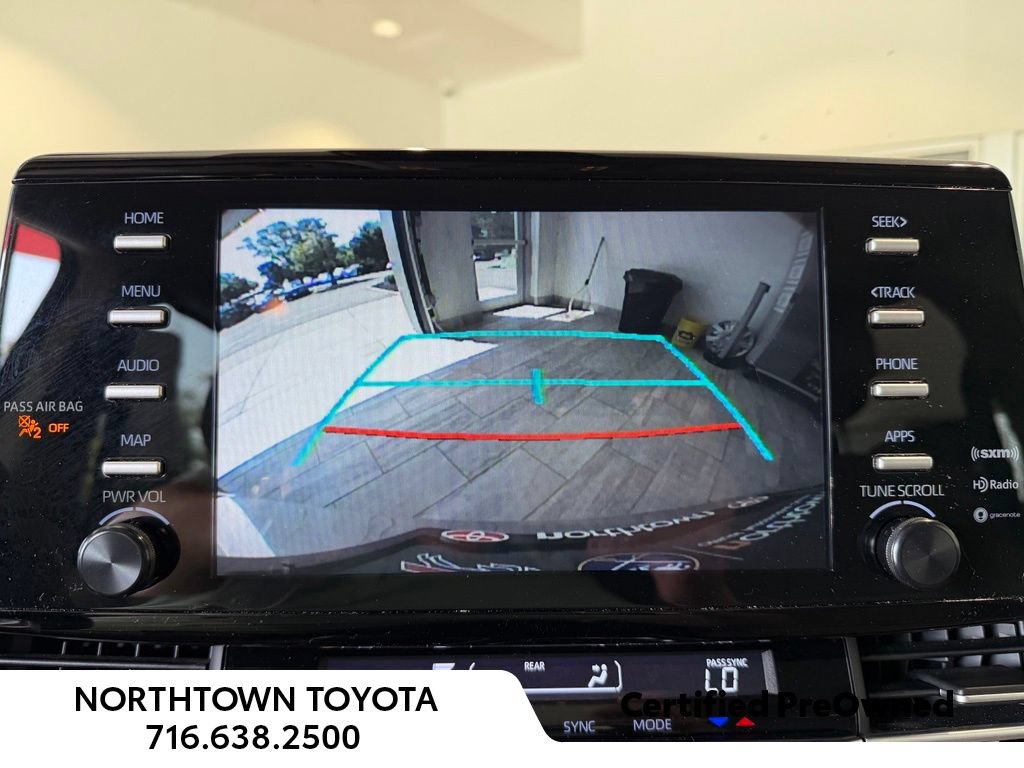 Used 2024 Toyota Sienna LE AWD/4WD image 9