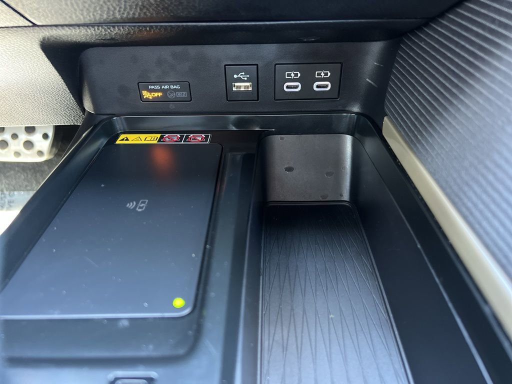 Used 2025 Toyota Camry SE image 28